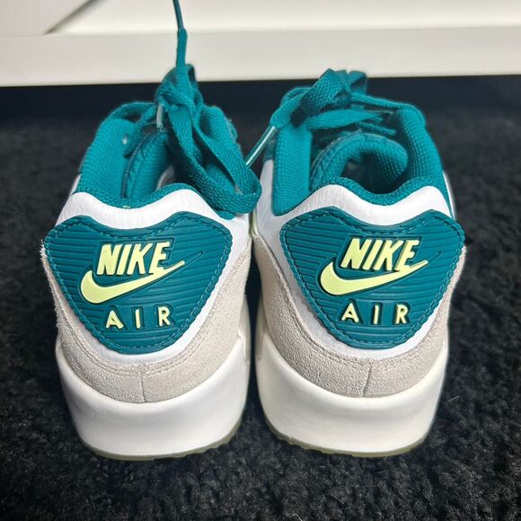 Nike Women's Air Max - Picture 2 of 4